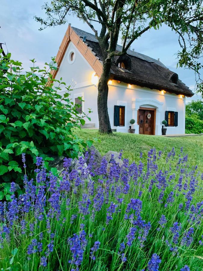 Kal Kove Vendeghaz Es Borteka Holiday home Koveskal
